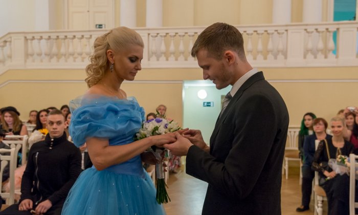 “Зөн билгийн тулаан”-ы хоёр дахь хос 200 жил хурим болоогүй ордонд гэрлэжээ